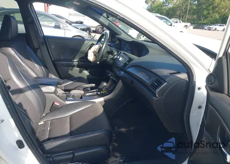 2016 Honda Accord Sport z USA, uszkodzony, nr VIN 1HGCR2F59GA015703